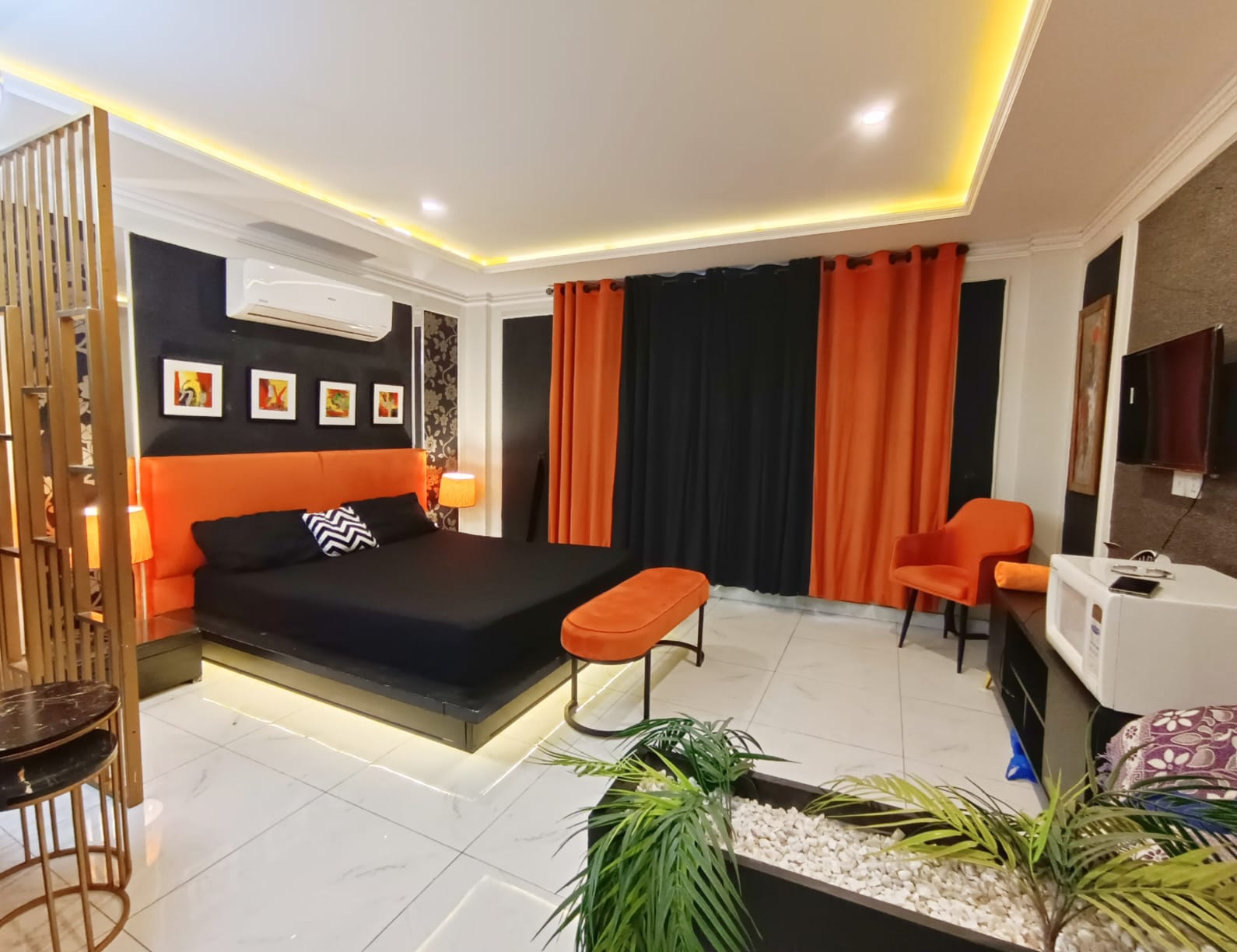 Orange Theme Appartment