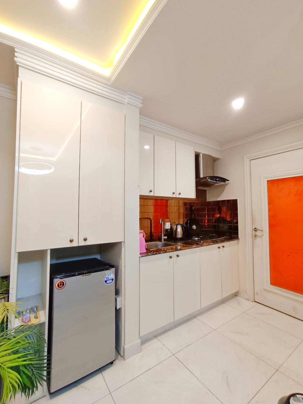 Orange Theme Appartment